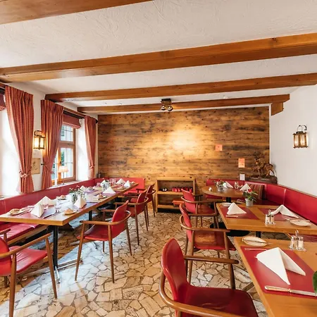 Hotell Kreuz & Post 4*